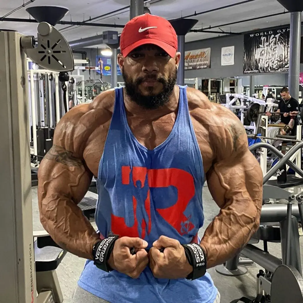 Sergio Oliva Jr Flexing