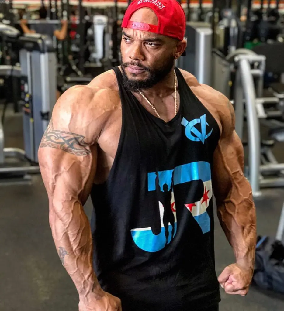 Sergio Oliva Jr Pose